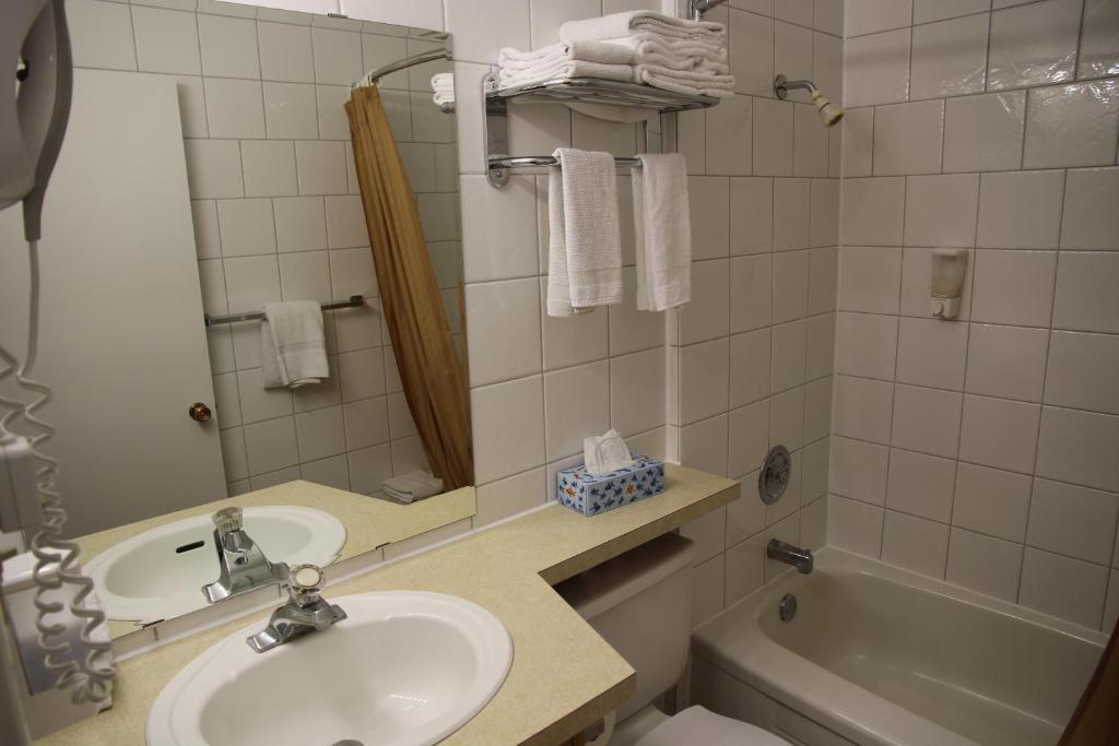 Waterfront Inn Penticton Room photo