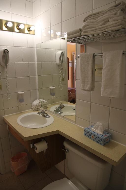 Waterfront Inn Penticton Room photo