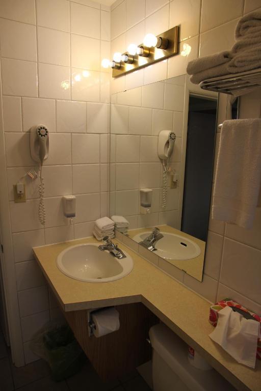 Waterfront Inn Penticton Room photo