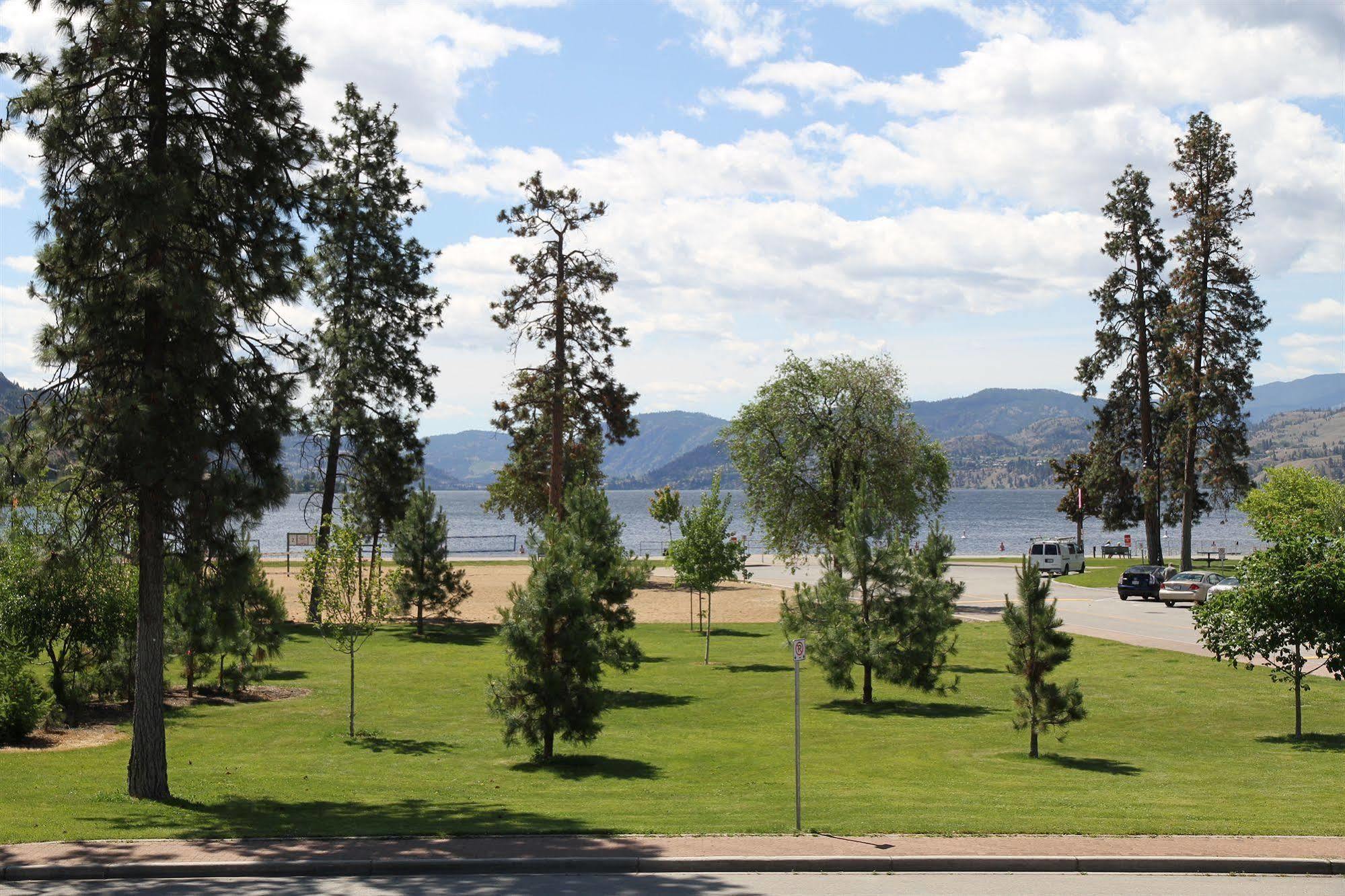 Waterfront Inn Penticton Exterior photo